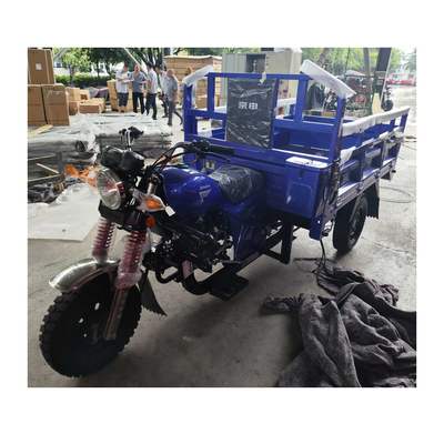 Motocicletta a 3 ruote in Kenya con 43 sospensioni frontali a molla esterne