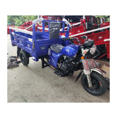 Motocicletta a 3 ruote in Kenya con 43 sospensioni frontali a molla esterne