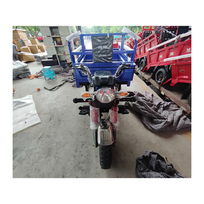 Motocicletta a 3 ruote in Kenya con 43 sospensioni frontali a molla esterne